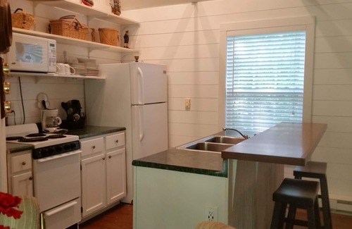 Keene Cottage | Charming little house on the Kentucky River
