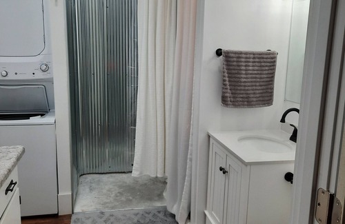 Janesville Apartment | Charming Little Red Shed in the Country