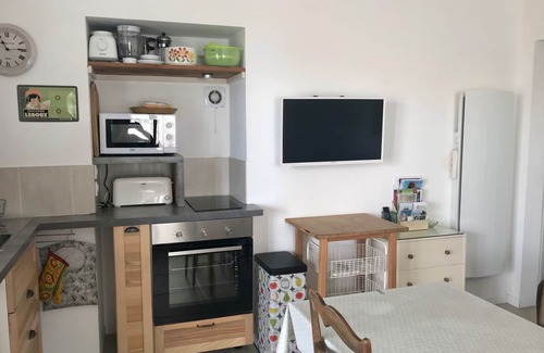 Chorges Apartment | Charming Little Studio Room in Tranquil Hamlet 4km from Chorges. Perfect for 2.