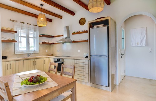 Logaras Villa | Charming little villa Elena with private pool, Jacuzzi and sea views!