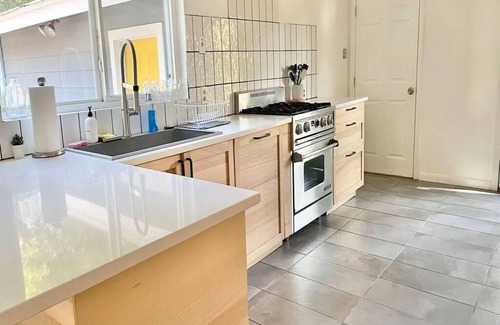 East MLK House | Charming Live/Work Oasis w/Laundry, 4 mi from DT