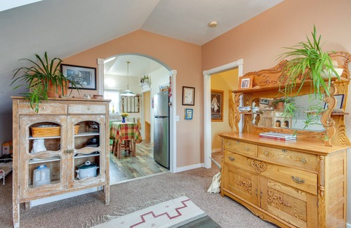Livingston House | Charming Livingston Vacation Rental w/Views!