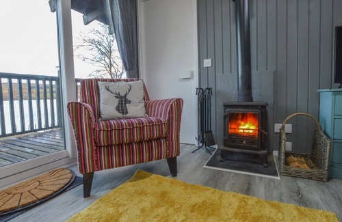 Taynuilt Cabin | Charming loch side log cabin with hot tub & stunning views across loch