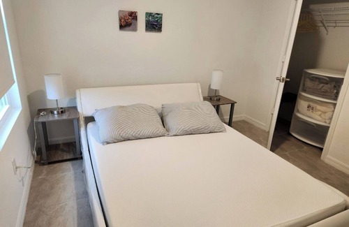 Port Saint Lucie Cabin | Charming lodge in marvelous Port St. Lucie with WiFi, AC