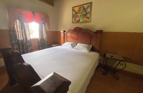 Kingston Cabin | Charming lodge with 1 bedroom and AC, WiFi in beautiful Kingston