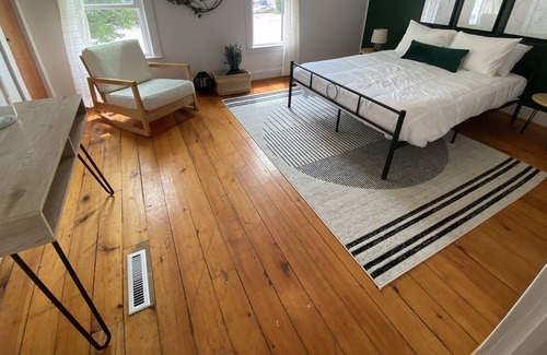 Gladstone House | Charming loft in downtown Gladstone