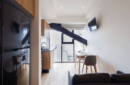 Ixtacalco Apartment | Charming Loft near Reforma Avenue with Roof Pool.