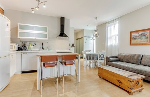Palmerston Apartment | Charming Loft w/Skylight & Balconies!