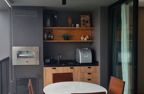 Piratininga Apartment | Charming loft with barbecue on the balcony and sea view