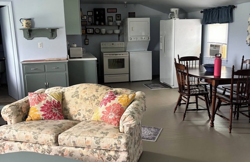 Luray Apartment | Charming, Loft with Mountain View’s on 200 acre Farm.