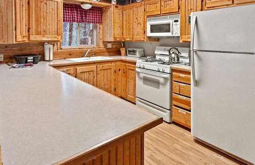Donnelly Cabin | Charming Log Cabin in Donnelly