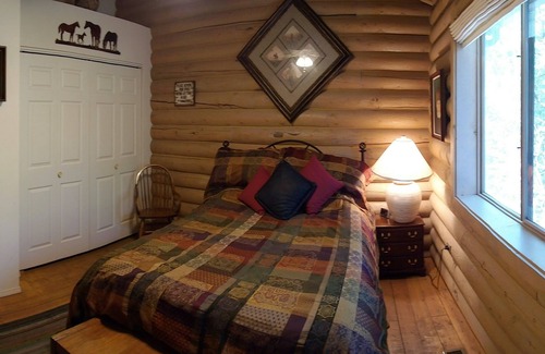 Groom Creek House | Charming log cabin in the woods. Now with EV charging.