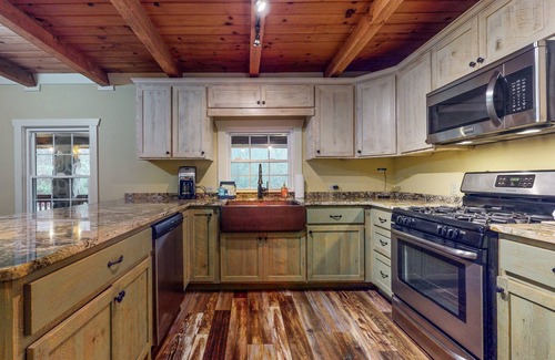Ellijay Cabin | Charming log cabin with serene views, private pond, & cozy fireplace