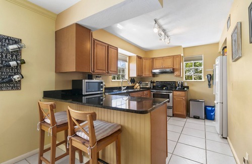 Longbeach Village House | Charming Longboat Village Hideaway–2BR in a Quiet Coastal Neighborhood by RVA