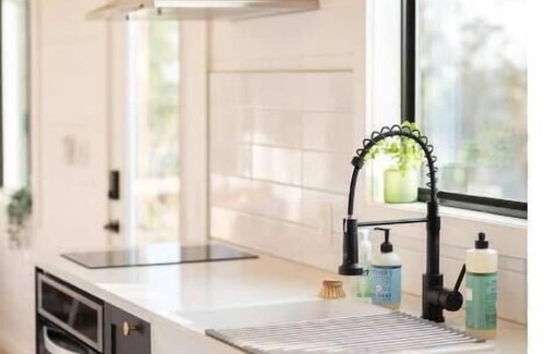 Thurber House | Charming Lookout Retreat – Perfect Tiny Home w/Scenic Vistas