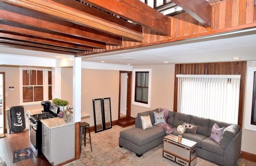 Faubourg Delassize House | Charming, Lower Garden District, Creole Cottage