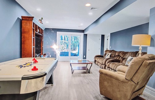 Wall Township House | Charming lower level home rental 3 rooms, 3 beds close to Belmar Beach