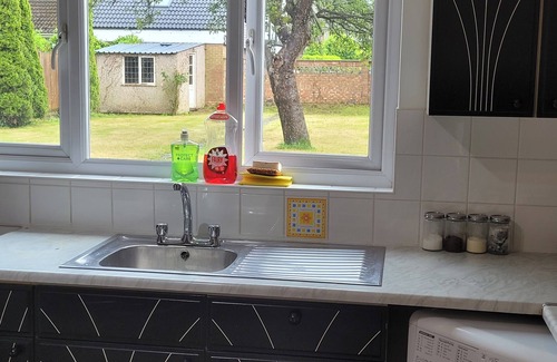 Luton Apartment | Charming Luton Apartment Retreat