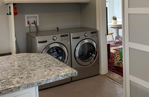 Thorndale Apartment | Charming Luxurious 3 Bedroom Apartment
