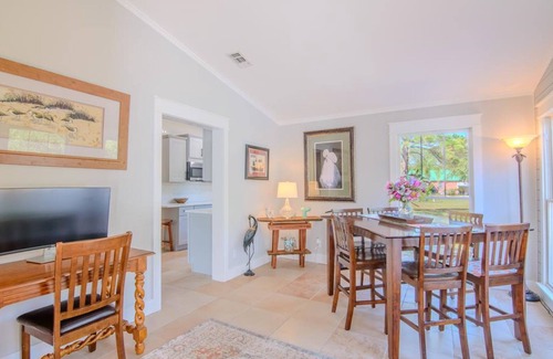Eastpoint House | CHARMING LUXURIOUSNESS - RENOVATED 3BR house, pet's welcomed, minutes to SGI!