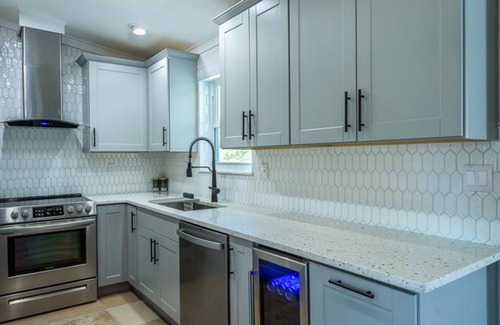 Eastpoint House | CHARMING LUXURIOUSNESS - RENOVATED 3BR house, pet's welcomed, minutes to SGI!