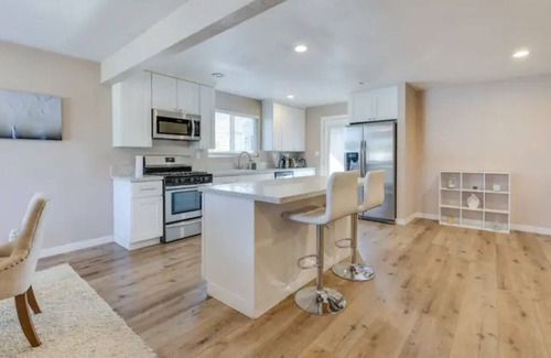 Midway House | Charming Main house