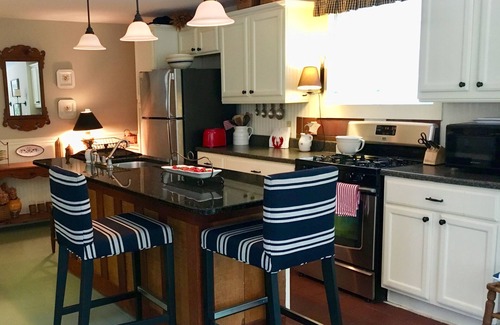 Falmouth Foreside Cottage | Charming Maine Seaside Cottage near private beach