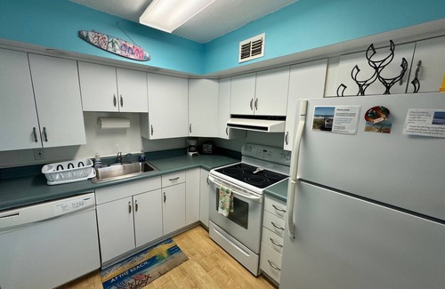 Ormond Beach Cottage | Charming Mako Beach Cottage, 2-bedroom with WiFi, AC in amazing Ormond Beach