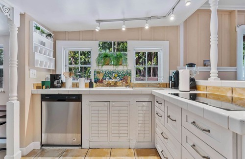 Southwest Coconut Grove House | Charming Mango Grove Cottage, Coconut Grove