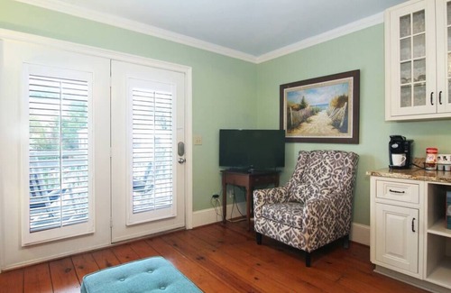 Wilmington Historic District Condo | Charming Masonboro Suite- Downtown Wilmington
