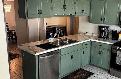 Okaloosa County House | Charming master bedroom in a fully furnished 4 bedroom rental house in Niceville