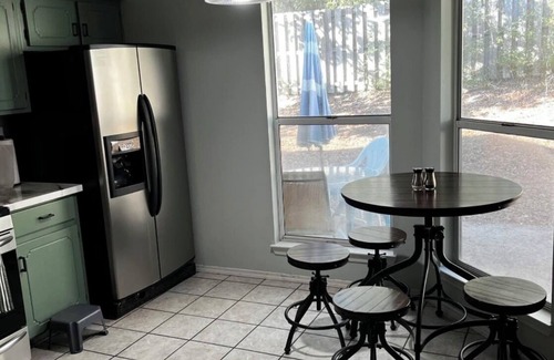 Okaloosa County House | Charming master bedroom in a fully furnished 4 bedroom rental house in Niceville