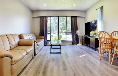 Richmond House | Charming master bedroom with AC, WiFi in a Richmond house