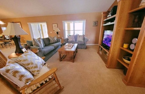 Loughman House | Charming Master/Studio-bedroom W/pool and view, welcoming Davenport.