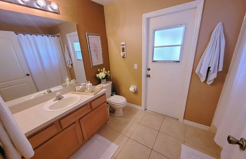 Loughman House | Charming Master/Studio-bedroom W/pool and view, welcoming Davenport.