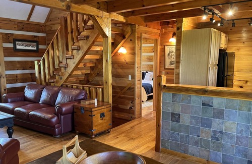 White Plains Cabin | Charming Mayberry Log Cabin minutes from Mount Airy