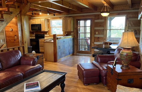 White Plains Cabin | Charming Mayberry Log Cabin minutes from Mount Airy