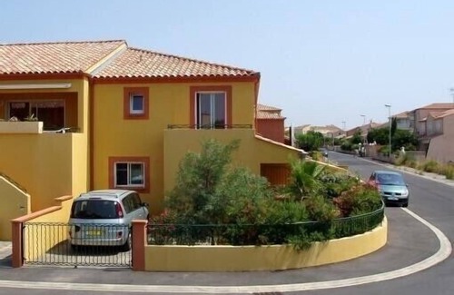 Valras-Plage House | Charming Mediterranean residence, swimming pool, large private gated community. 3 keys