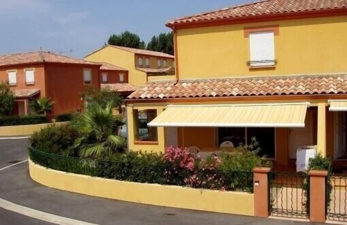 Valras-Plage House | Charming Mediterranean residence, swimming pool, large private gated community. 3 keys