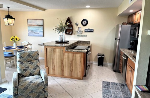 Camps Of Melbourne Condo | Charming Melbourne Harbor retreat with great view of the harbor and Indian River