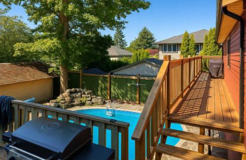Saanich East House | Charming "Melrose Place" w Pool, Private Deck & Grill
