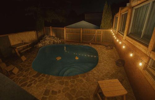 Saanich East House | Charming "Melrose Place" w Pool, Private Deck & Grill