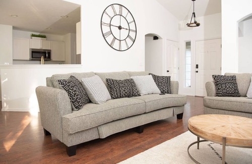 Meridian House | Charming Meridian House~ Amazing Location!