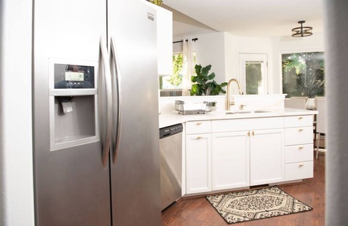 Meridian House | Charming Meridian House~ Amazing Location!