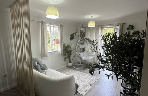 Alibon Apartment | Charming Mi Casa Es Tu Casa 2-Bed in Dagenham
