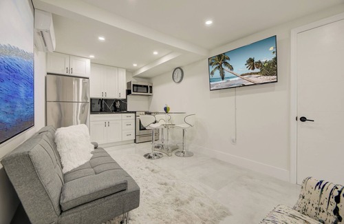 Buena Vista Cottage | Charming Miami Design District Cottage 1BR/1BA- Free Parking- Hot Tub