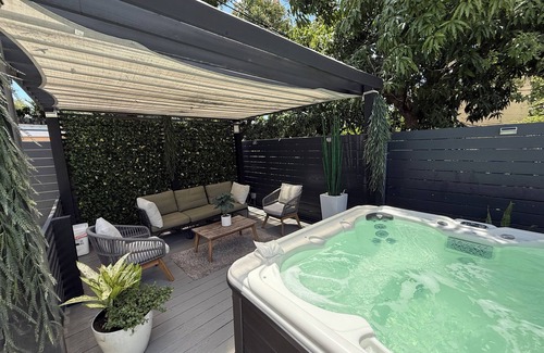 Buena Vista Cottage | Charming Miami Design District Cottage 1BR/1BA- Free Parking- Hot Tub