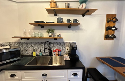 Glenvar Heights Apartment | Charming Miami Farmhouse Studio in quiet neighborhood