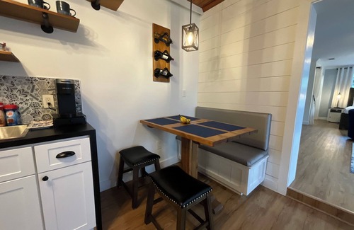 Glenvar Heights Apartment | Charming Miami Farmhouse Studio in quiet neighborhood