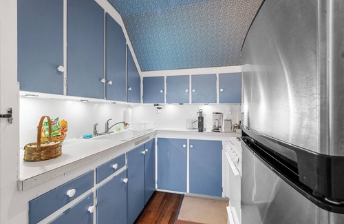 New Paltz Apartment | CHARMING Mid Century Vintage 1BR Guest Suite - 2 Min to Downtown